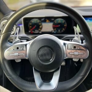 زوج من جناحي السيارة