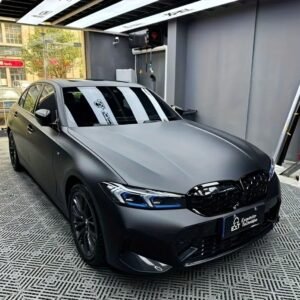 زوج من جناحي السيارة